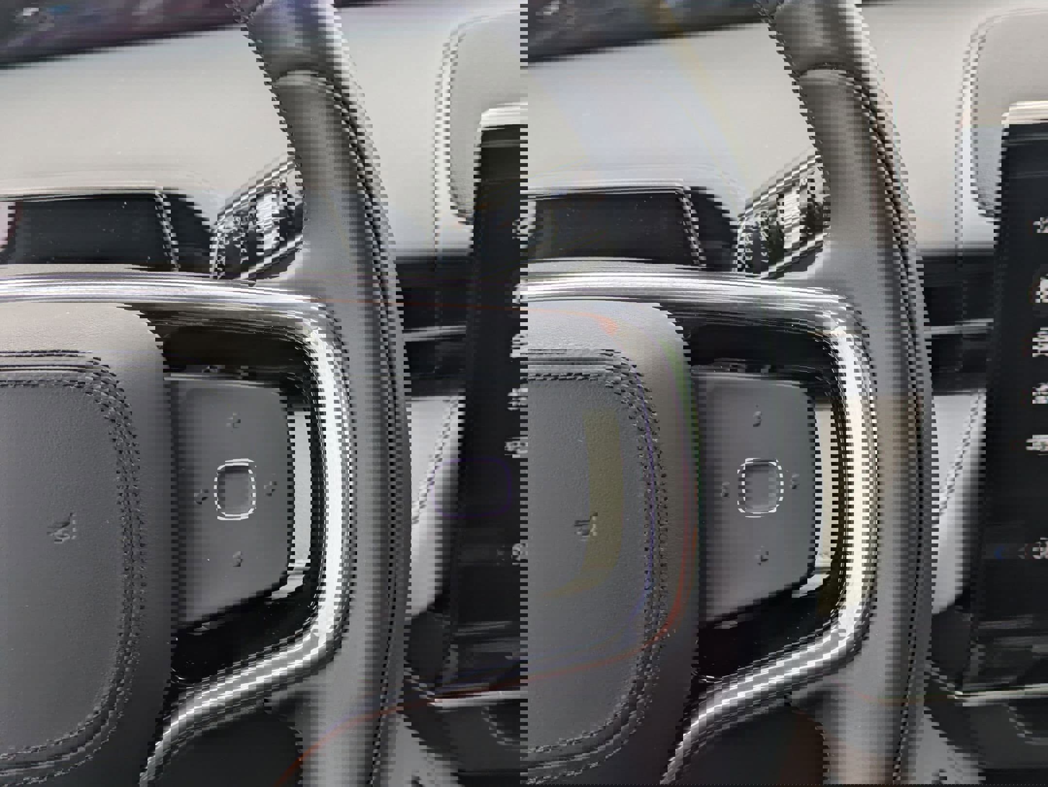 Used 2025 Lincoln Nautilus Premier w/ Equipment Group 102A image 18