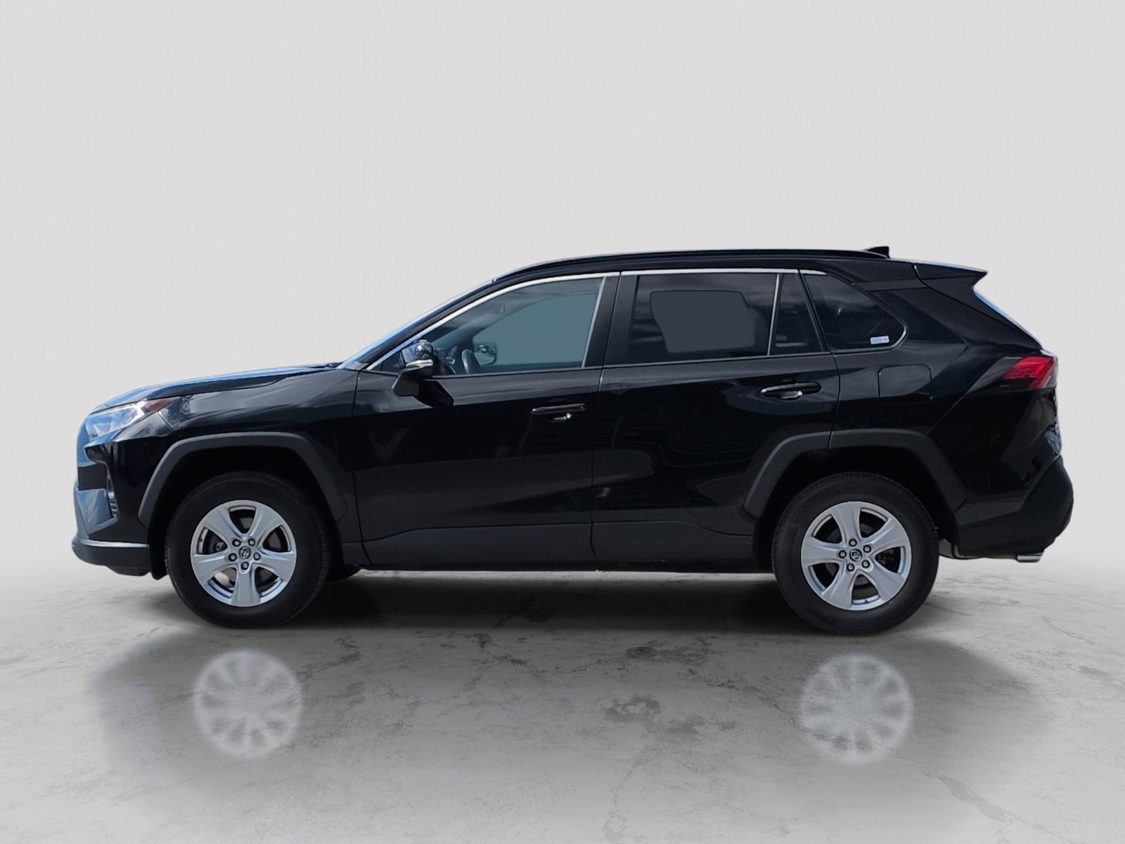 Used 2019 Toyota RAV4 XLE image 3