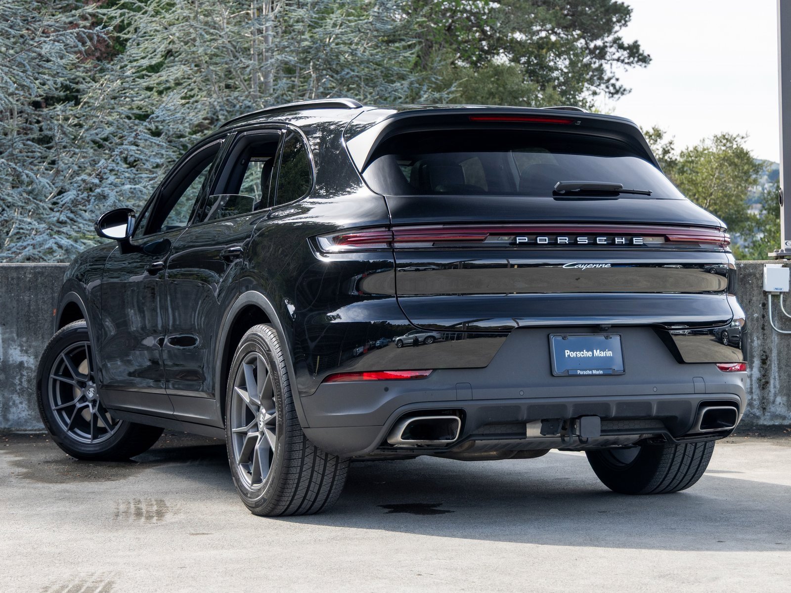 Certified 2025 Porsche Cayenne image 3