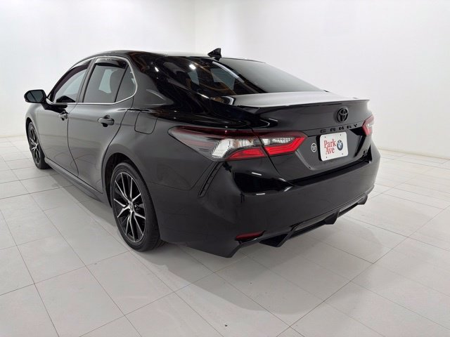 Used 2022 Toyota Camry SE w/ Cold Weather Package AWD/4WD image 3