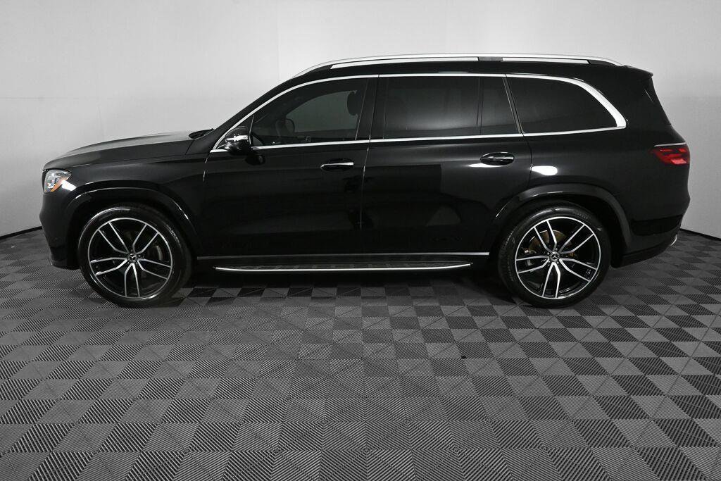 Used 2025 Mercedes-Benz GLS 580 4MATIC image 3