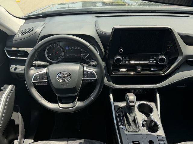 Certified 2025 Toyota Highlander LE FWD image 10