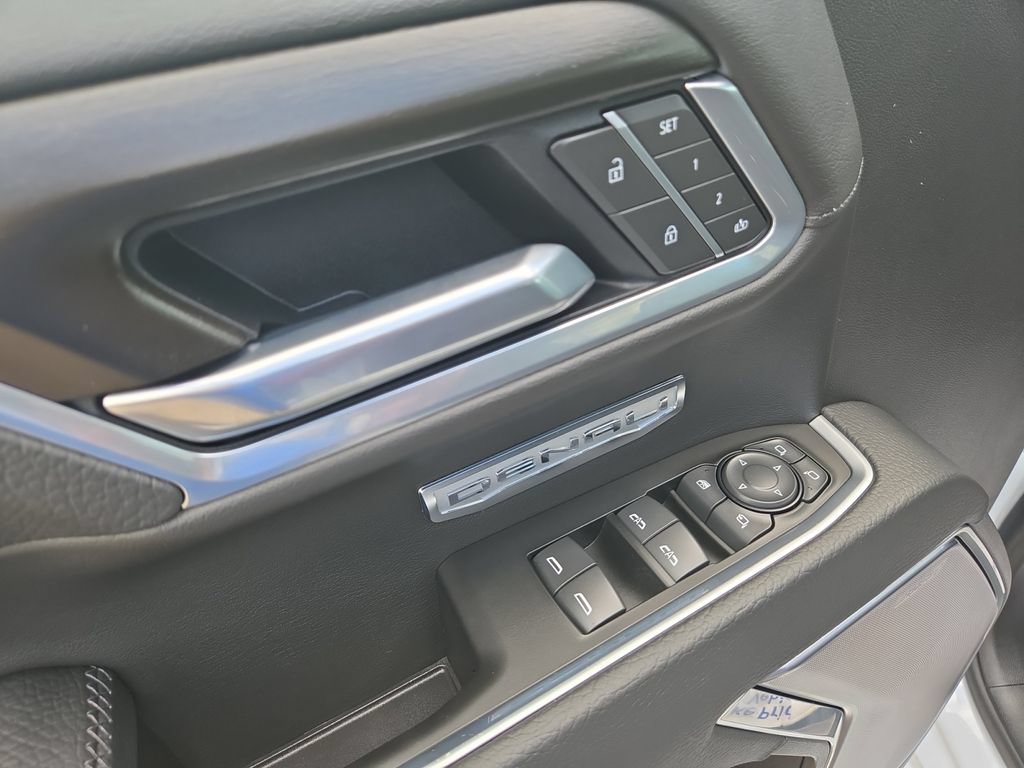 New 2026 GMC Sierra 1500 Denali w/ Technology Package AWD/4WD image 17