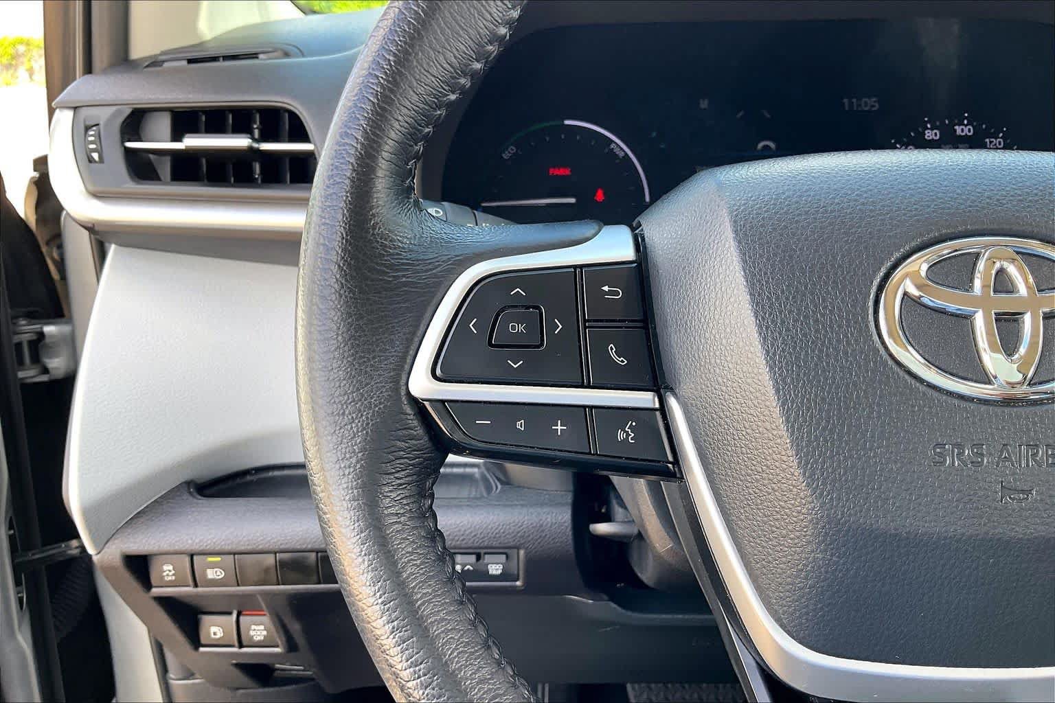 Used 2025 Toyota Sienna XLE FWD image 21
