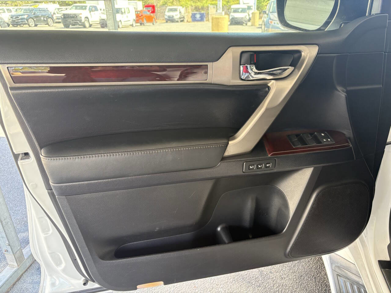 Used 2015 Lexus GX 460 w/ Premium Package image 9
