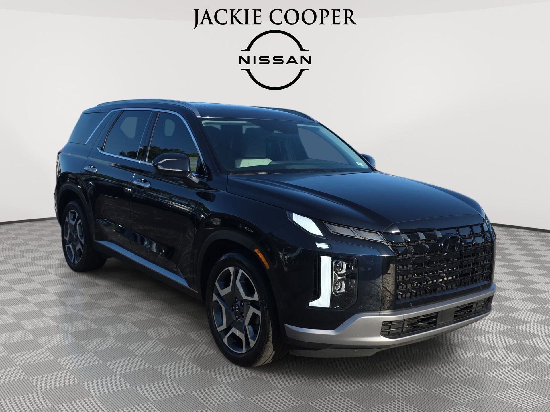 Used 2024 Hyundai Palisade SEL w/ Premium Package FWD image 3