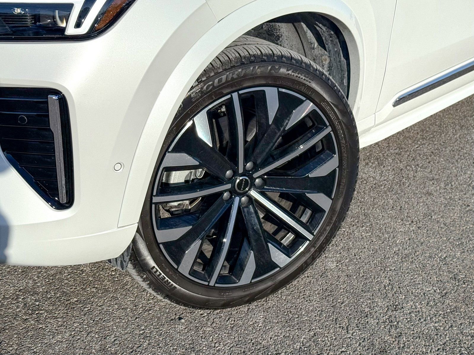 Used 2025 Volvo XC90 T8 Ultra w/ Protection Package AWD/4WD image 10