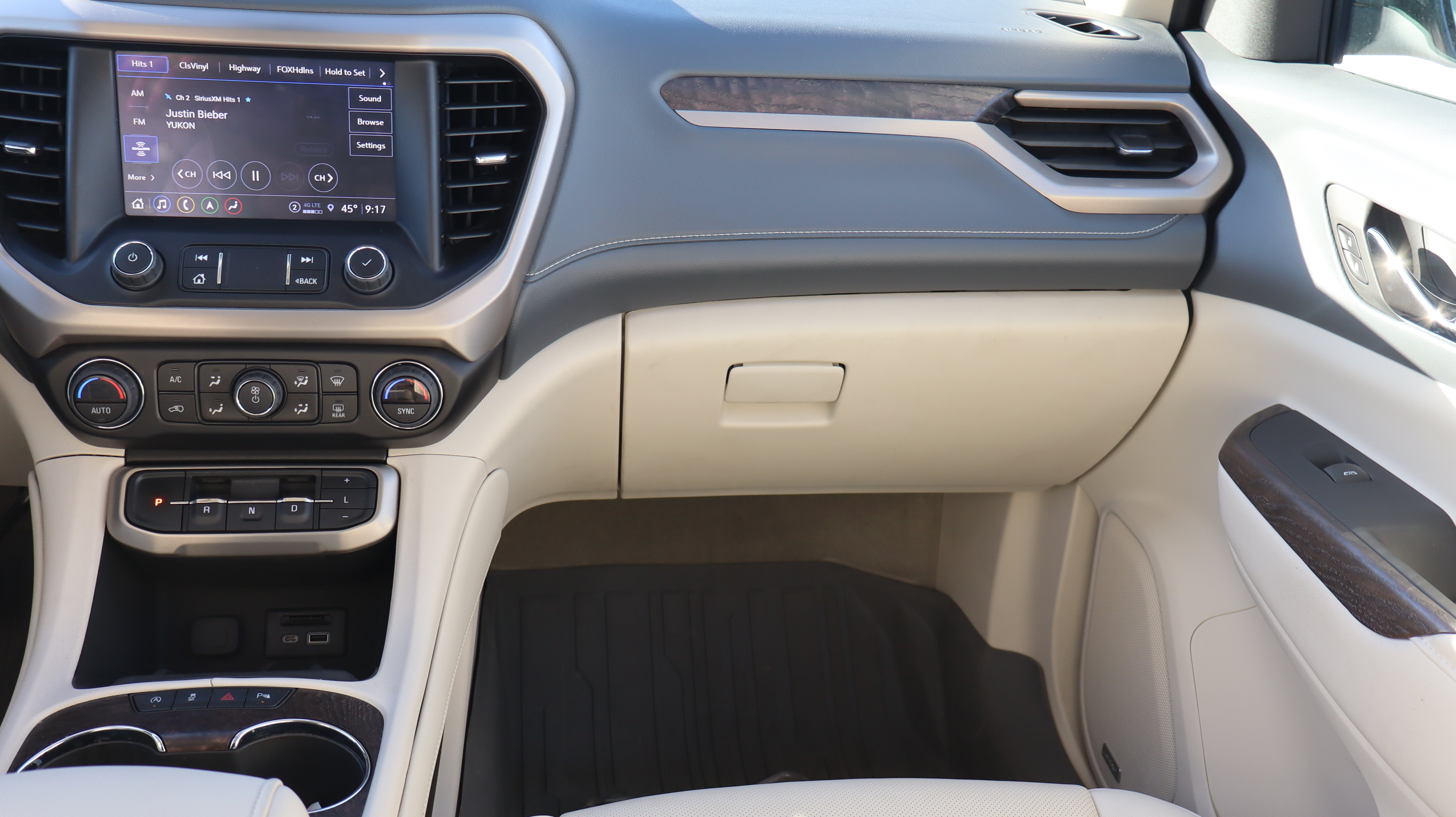 Used 2023 GMC Acadia Denali w/ Denali Ultimate Package AWD/4WD image 10