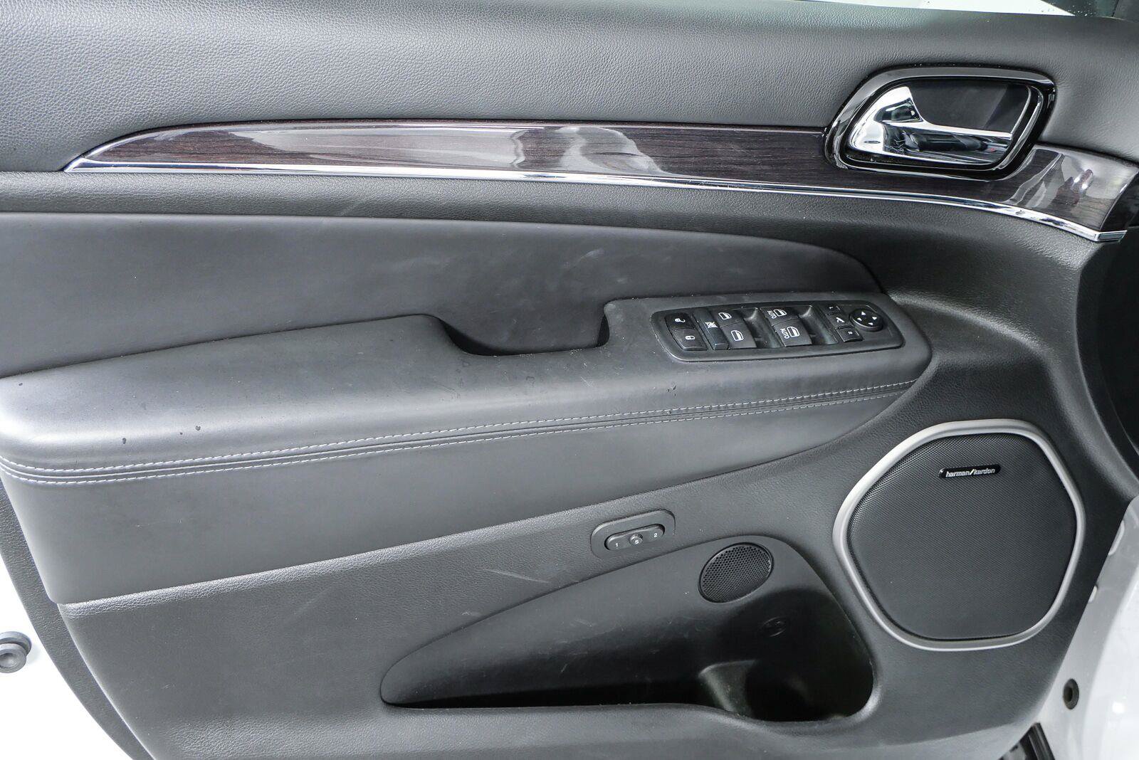 Used 2020 Jeep Grand Cherokee Overland RWD image 8