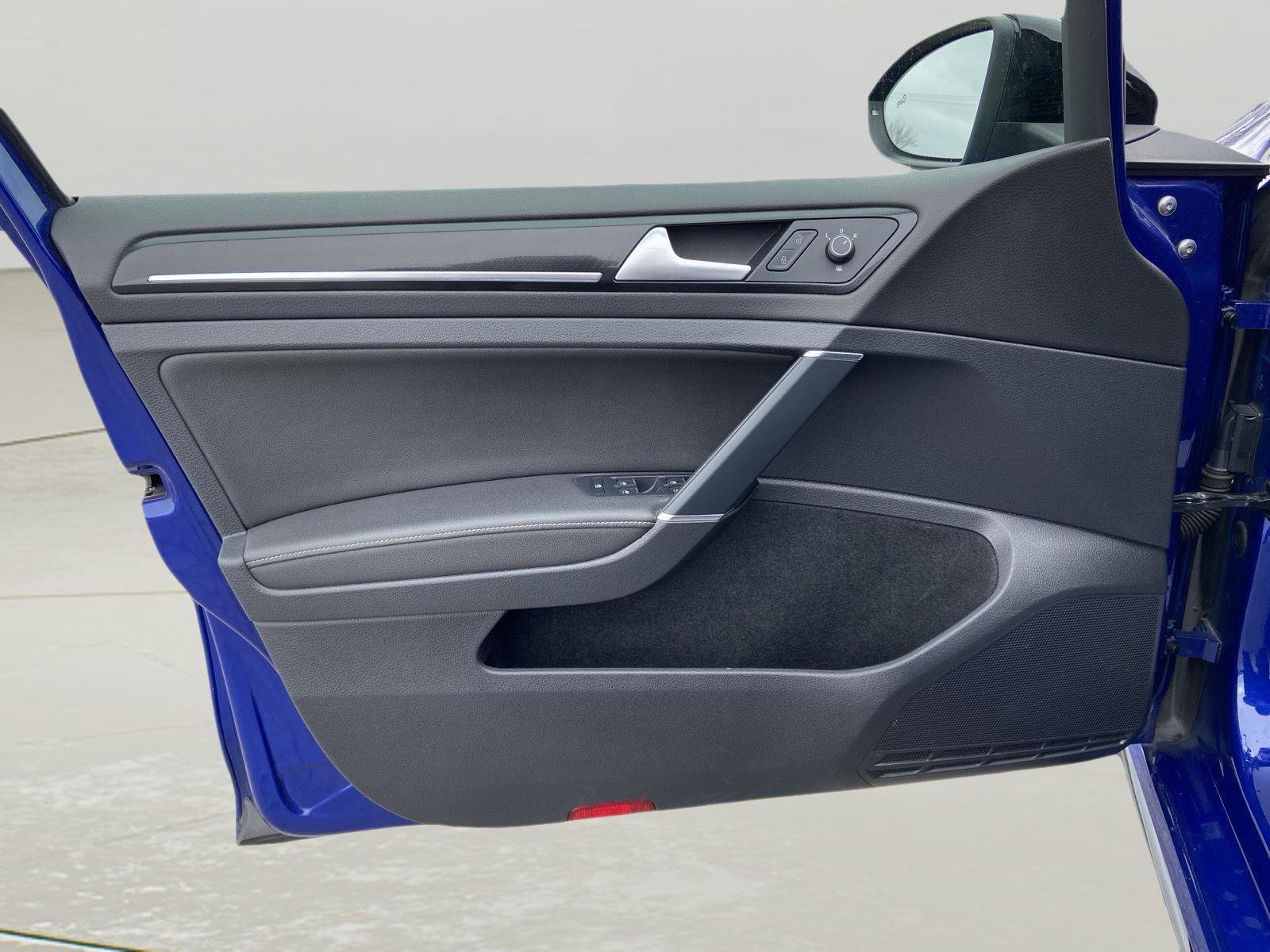 Used 2019 Volkswagen Golf R 4-Door image 21