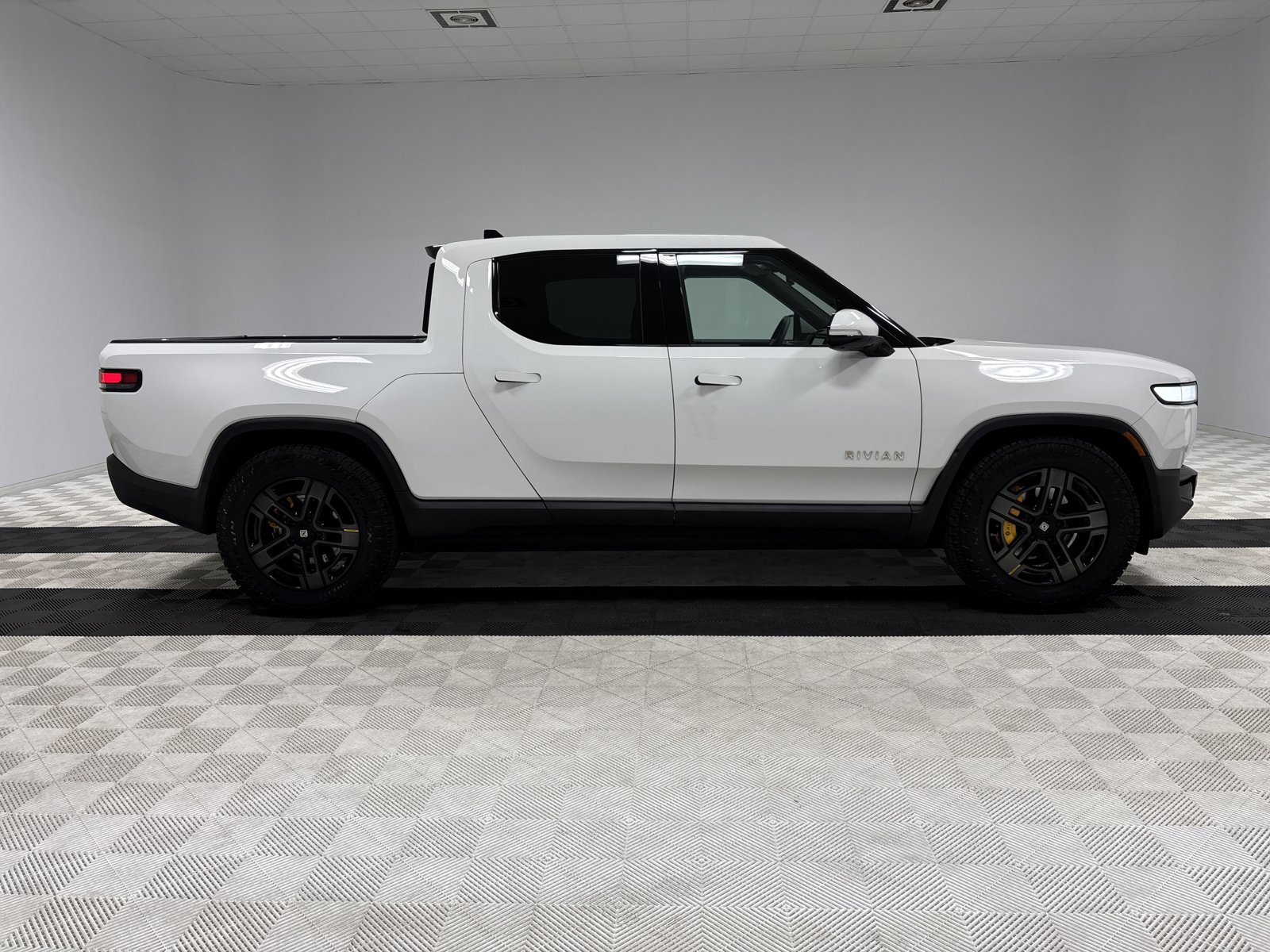 Used 2023 Rivian R1T Adventure AWD/4WD image 6