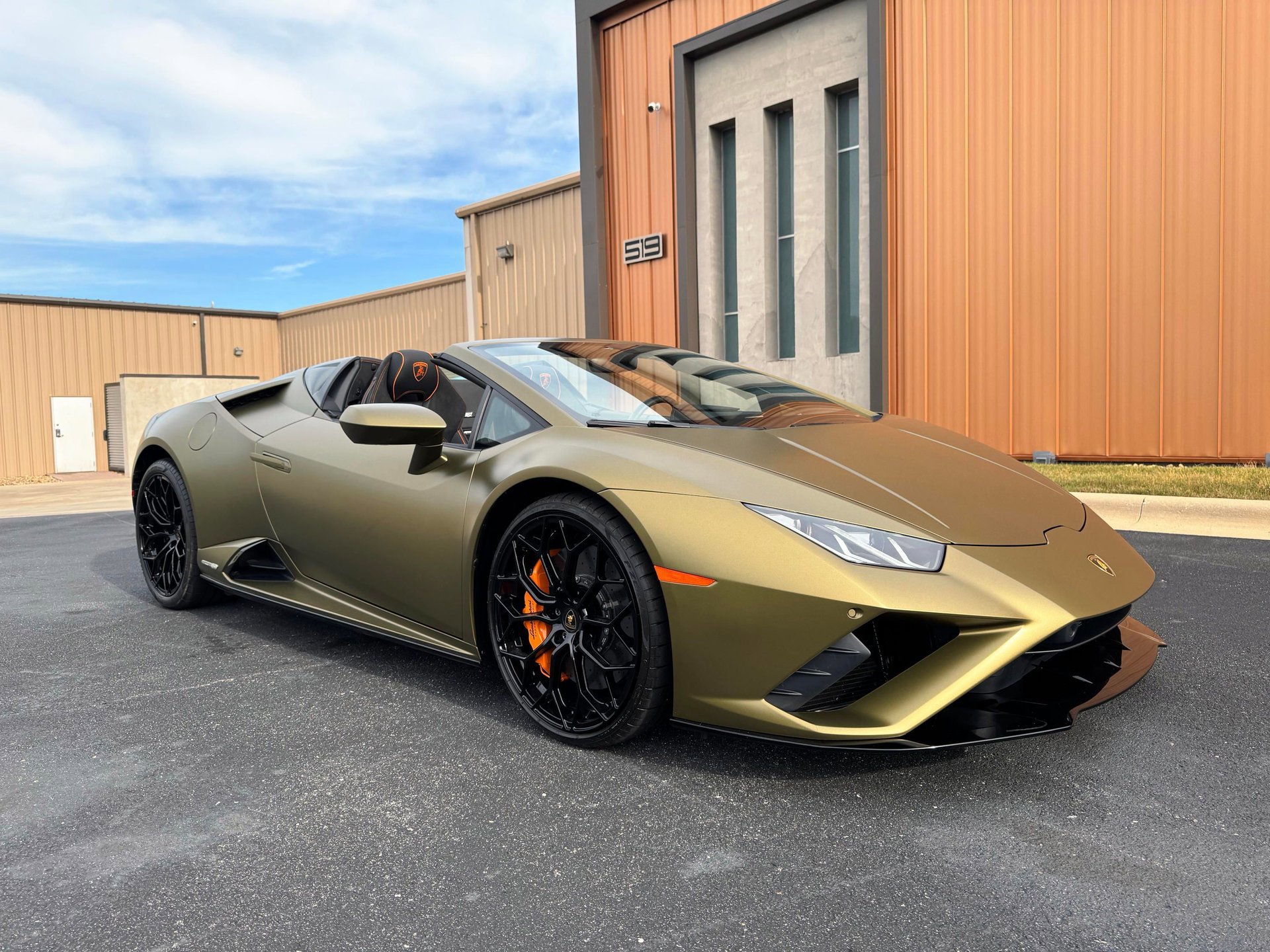 Used 2023 Lamborghini Huracan EVO RWD image 2
