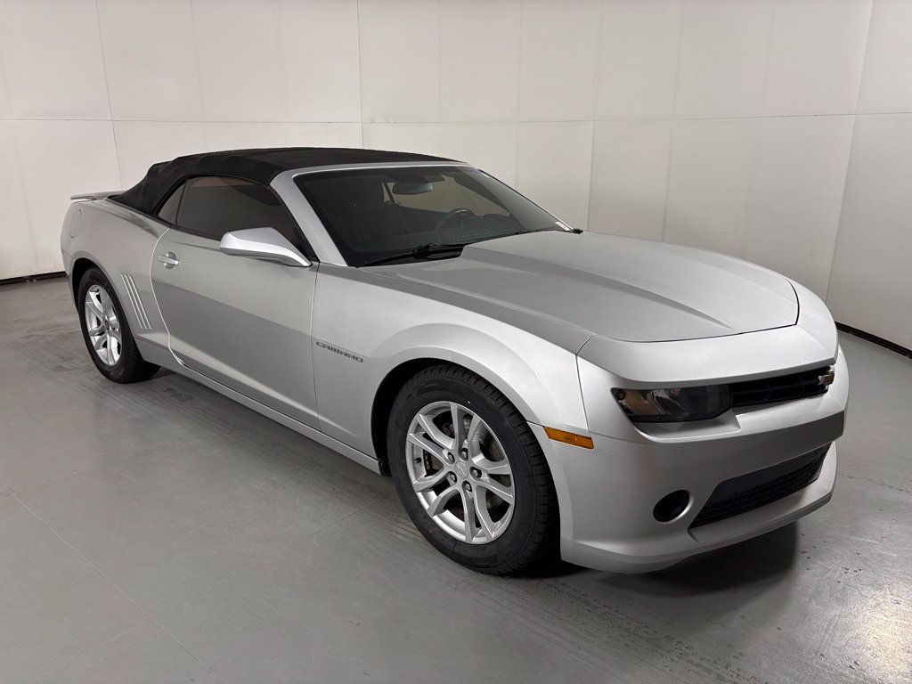 Used 2015 Chevrolet Camaro LT RWD image 2