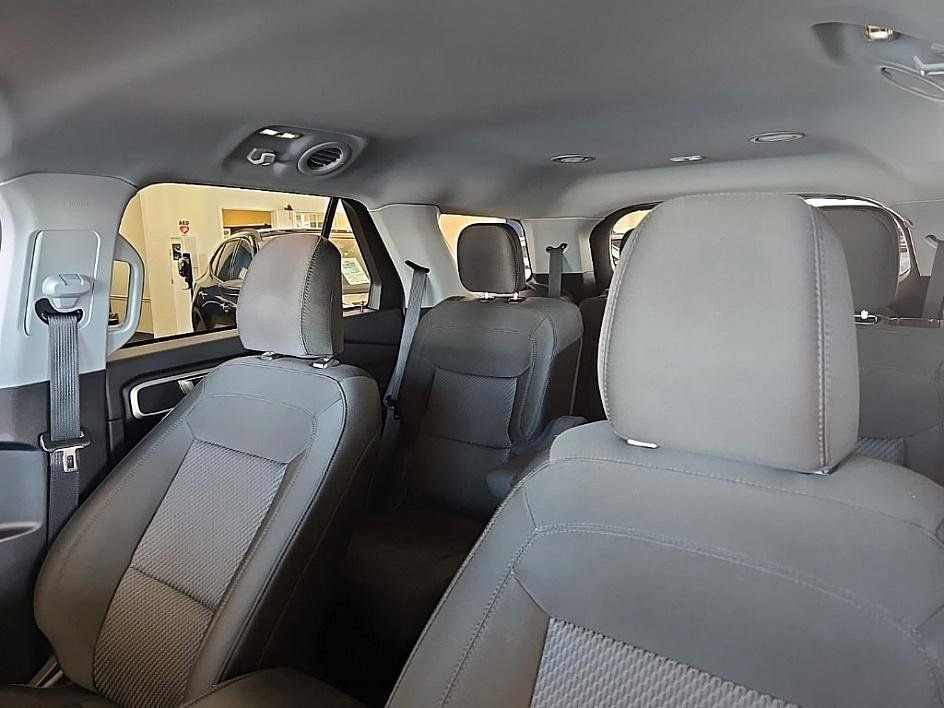 Used 2024 Ford Explorer XLT w/ Class IV Trailer Tow Package image 23