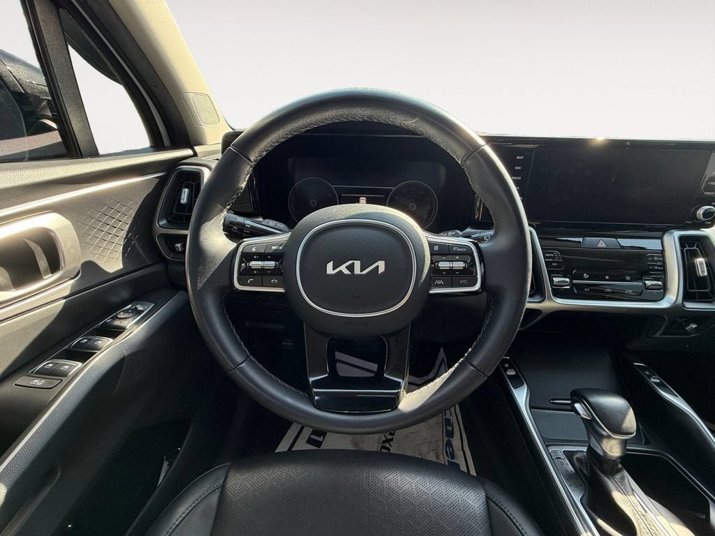 Used 2023 Kia Sorento S FWD image 12