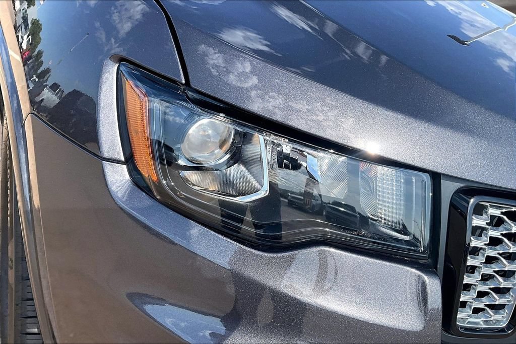 Used 2018 Jeep Grand Cherokee Altitude RWD image 29