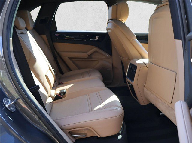 Used 2020 Porsche Cayenne AWD/4WD image 24