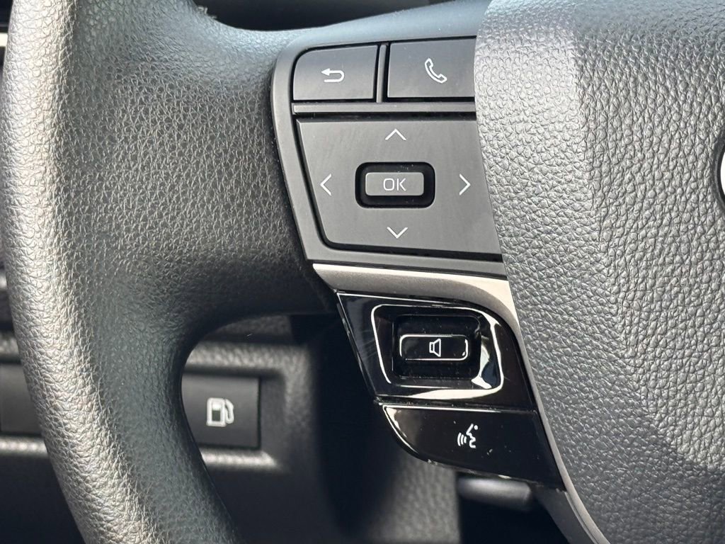 Used 2025 Toyota Camry LE w/ Convenience Package image 22