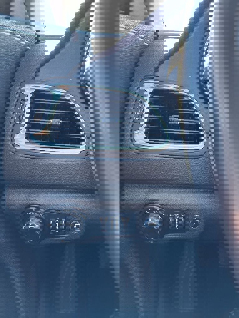 Used 2016 Chrysler 200 Limited w/ Convenience Group image 12