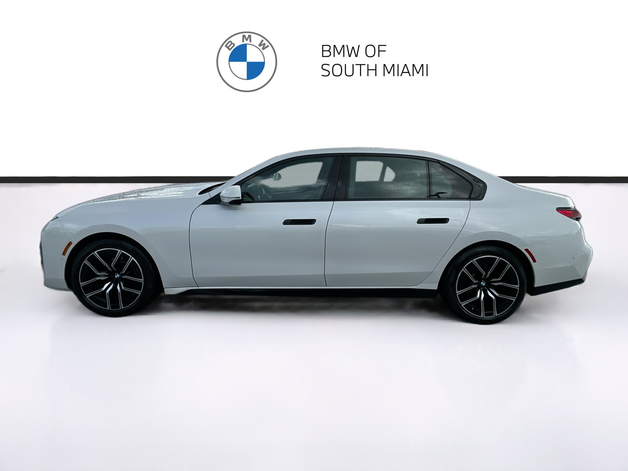 Used 2023 BMW 740i w/ Parking Assistance Package RWD image 4