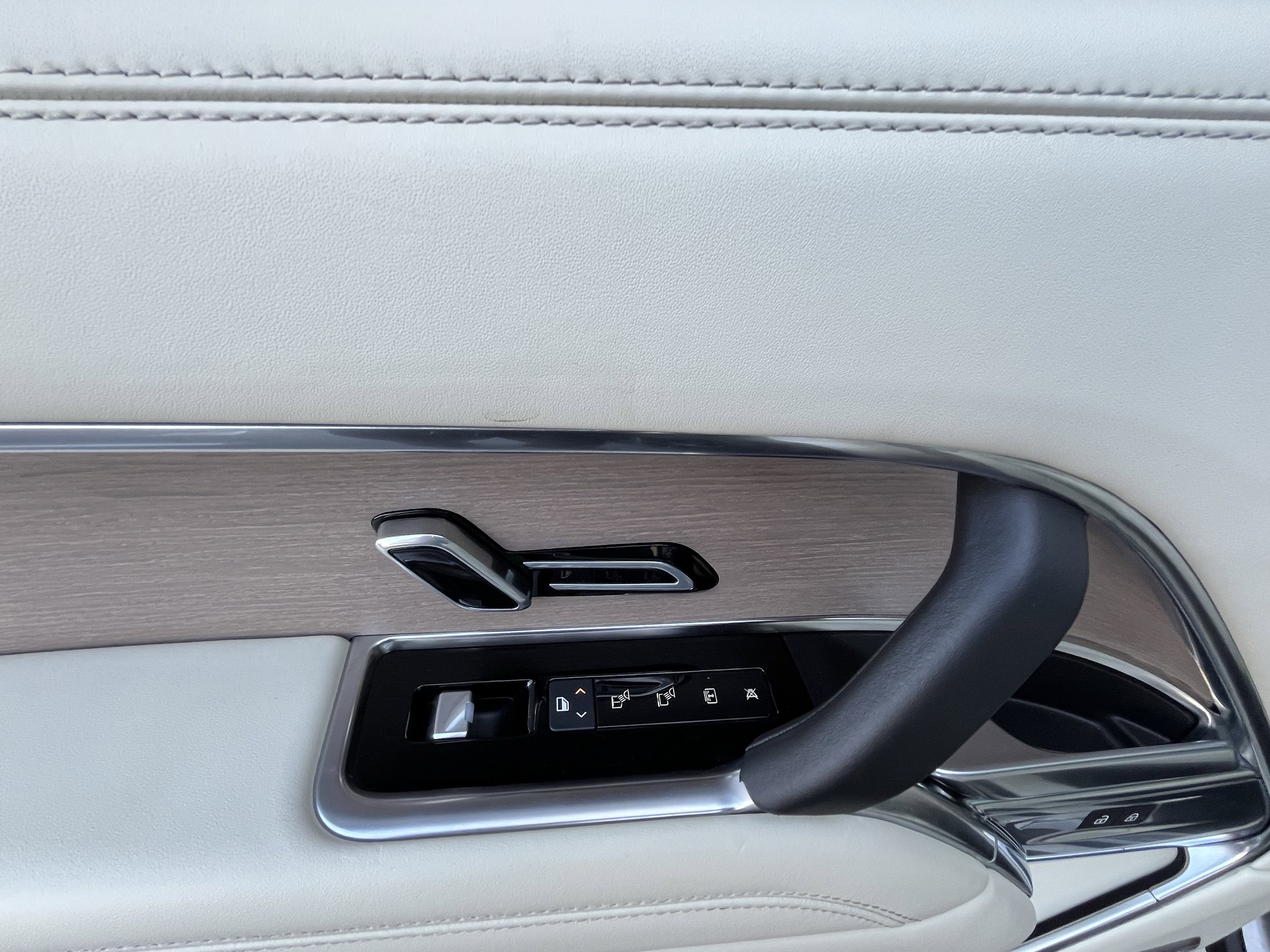 Certified 2023 Land Rover Range Rover First Edition image 28