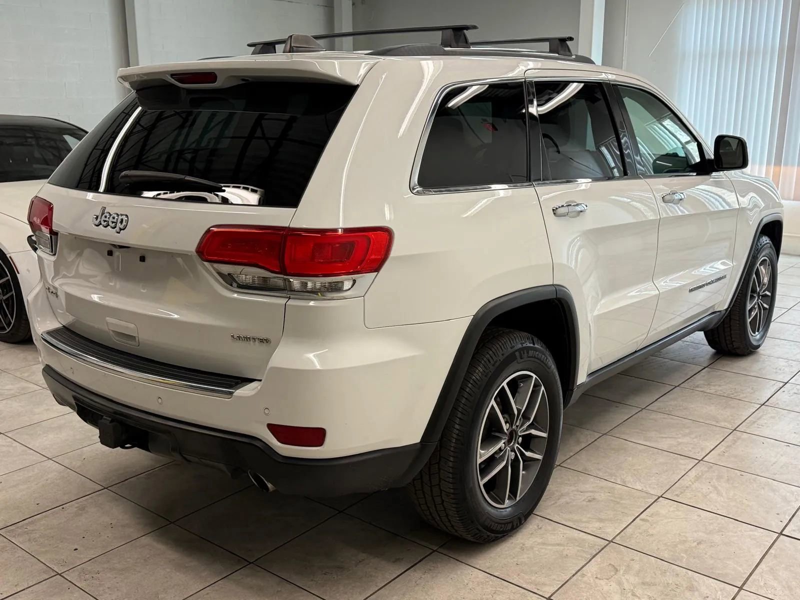 Used 2017 Jeep Grand Cherokee Limited w/ Trailer Tow Group IV AWD/4WD image 8