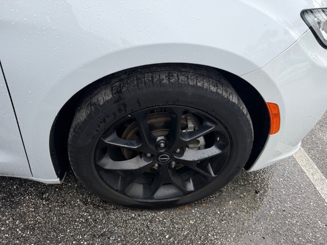 Used 2026 Chrysler Pacifica Limited w/ S Appearance Package FWD image 13