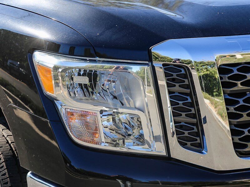 Used 2017 Nissan Titan SV RWD image 10