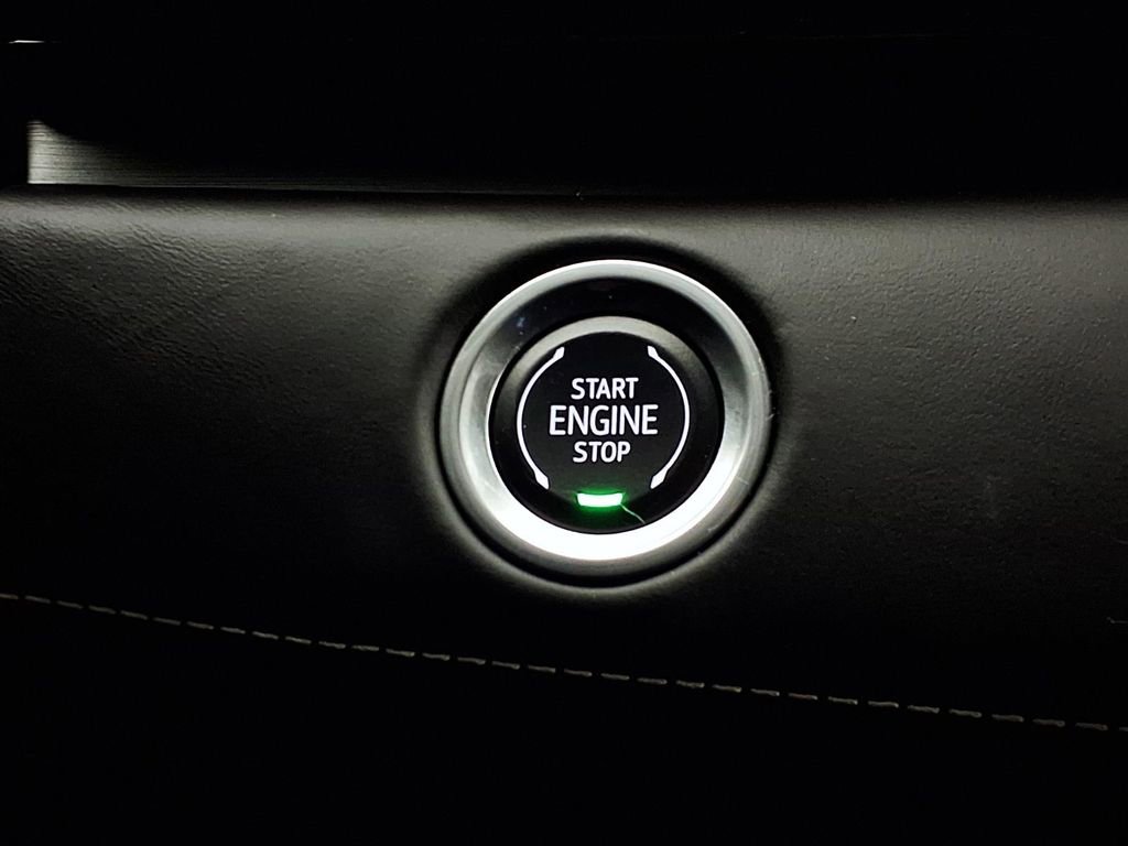 Used 2024 Cadillac Escalade Sport Platinum w/ LPO, ONYX Package image 19