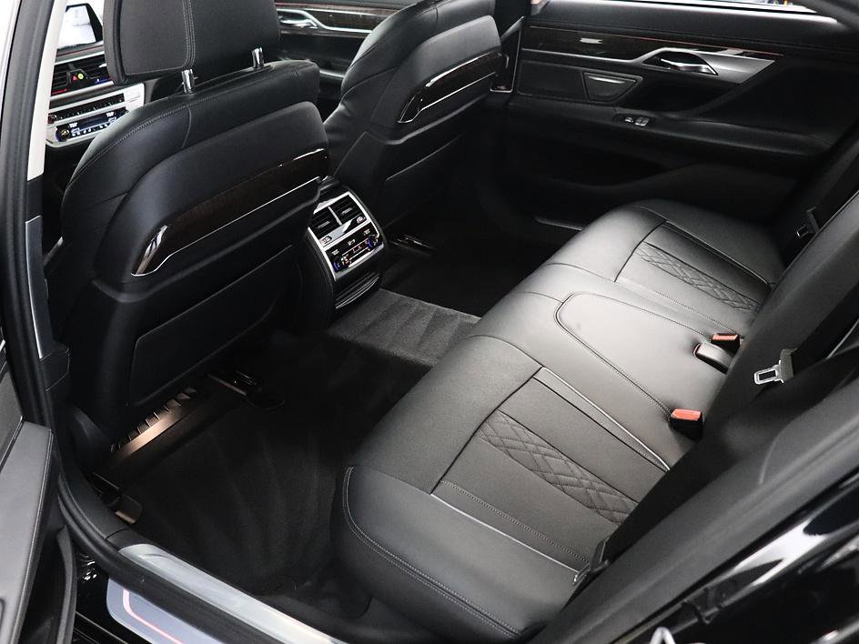 Used 2017 BMW 750i RWD image 15