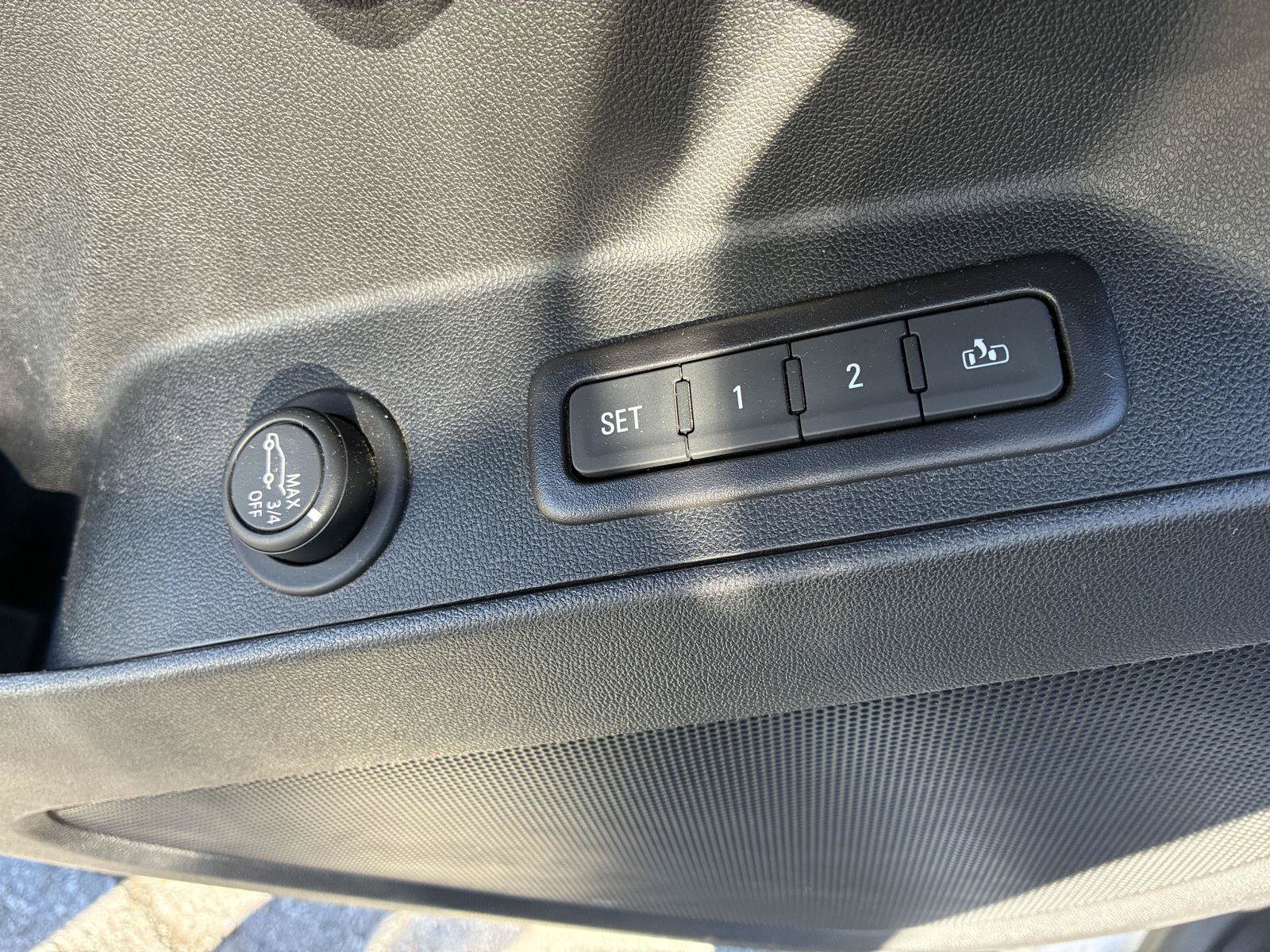 Used 2019 Chevrolet Equinox Premier FWD image 22