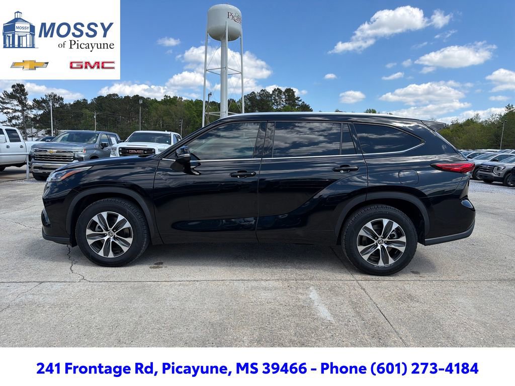 Used 2020 Toyota Highlander XLE FWD video 4