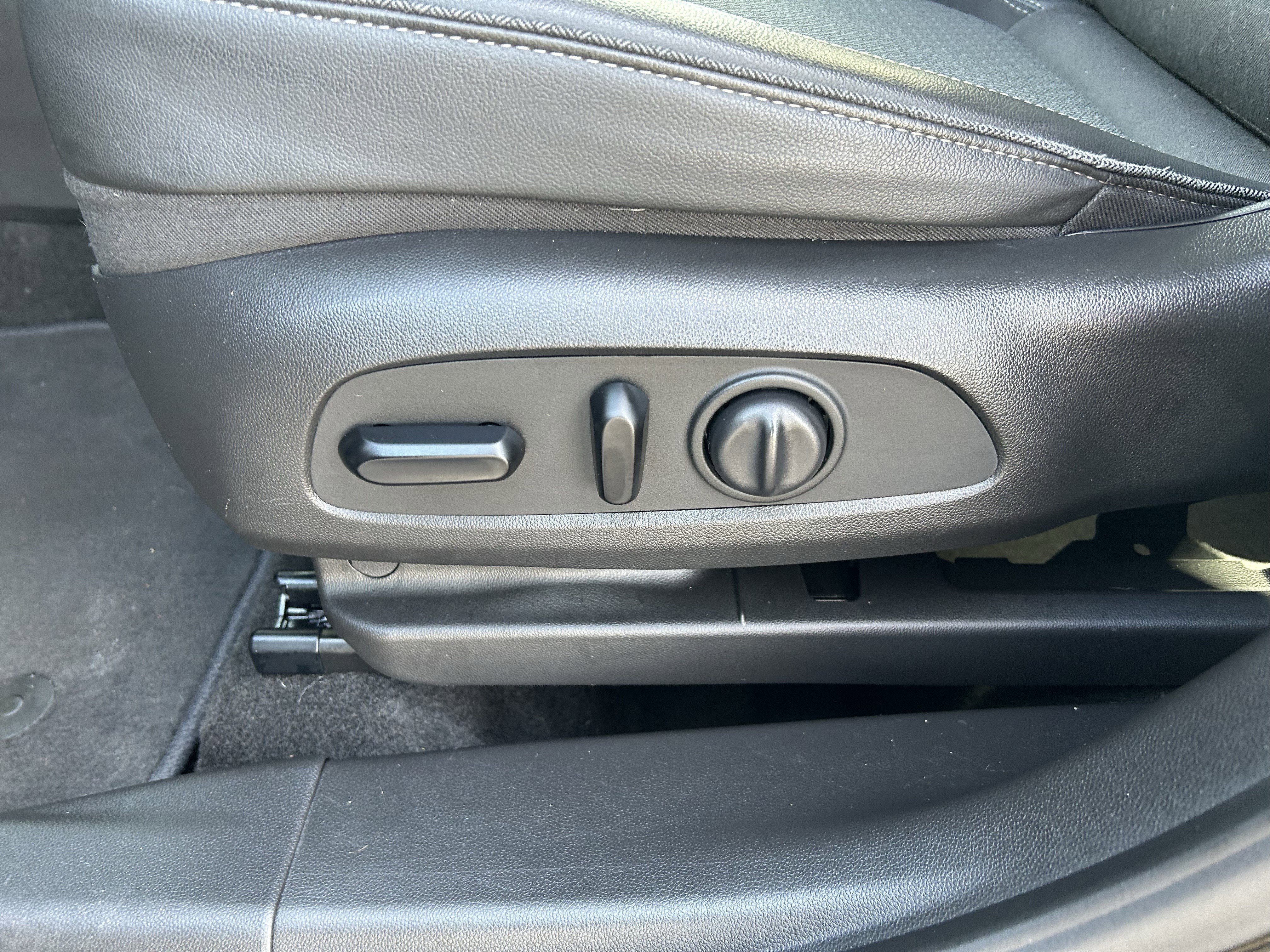 Used 2020 Buick Encore GX Select image 30