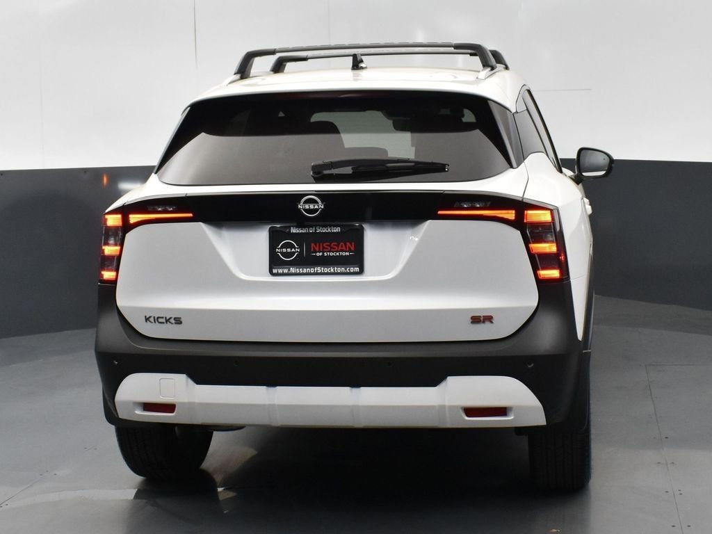 New 2026 Nissan Kicks SR w/ SR Premium Package FWD image 7