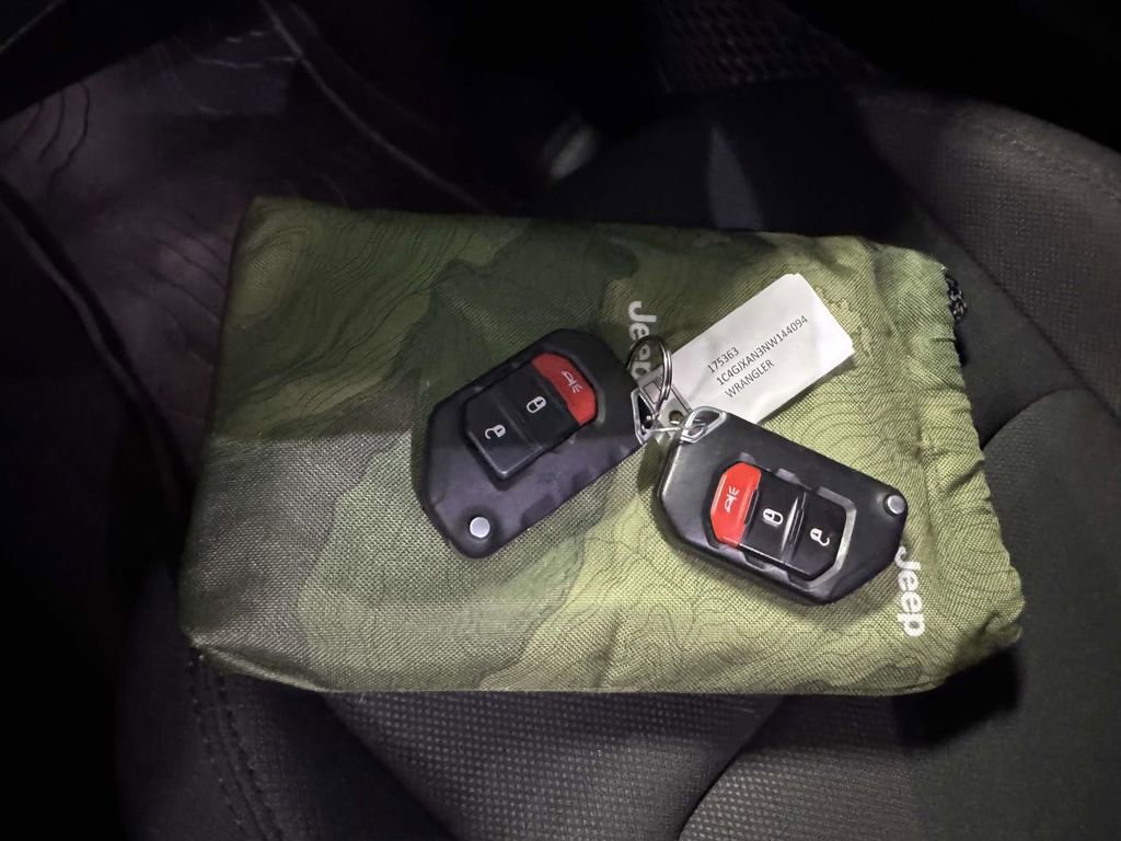 Used 2022 Jeep Wrangler Sport S image 31