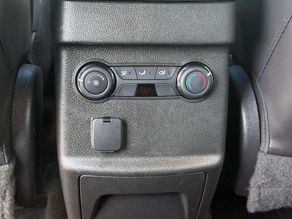 Used 2015 Ford Explorer XLT w/ Equipment Group 202B AWD/4WD image 18