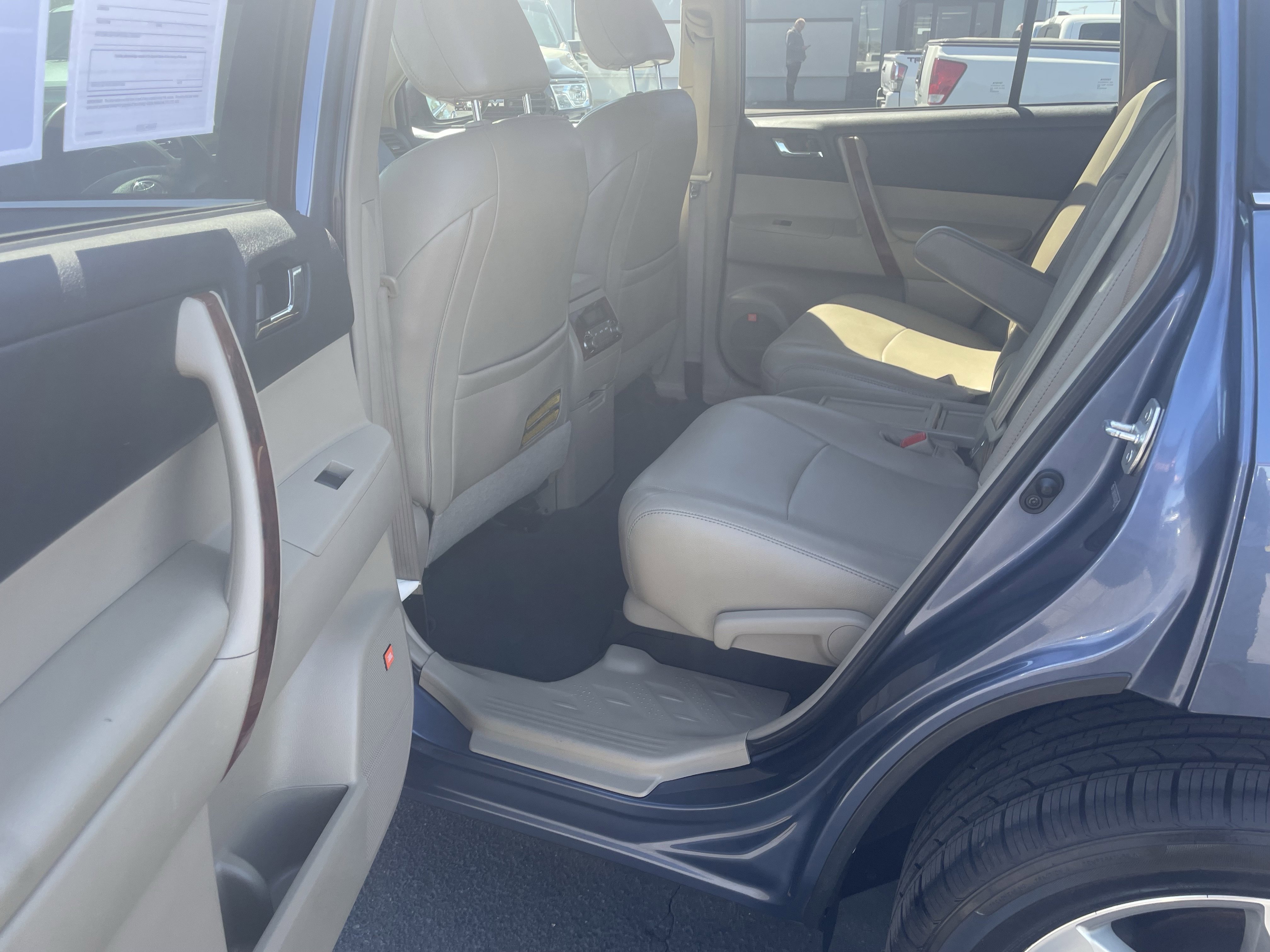 Used 2013 Toyota Highlander Limited AWD/4WD image 24