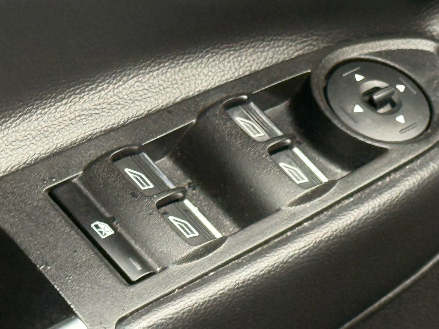 Used 2017 Ford Escape Titanium image 32