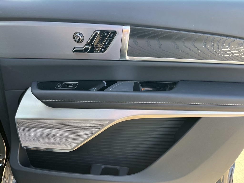 Certified 2026 Cadillac Vistiq Platinum w/ LPO, Floor Liner Package AWD/4WD image 30