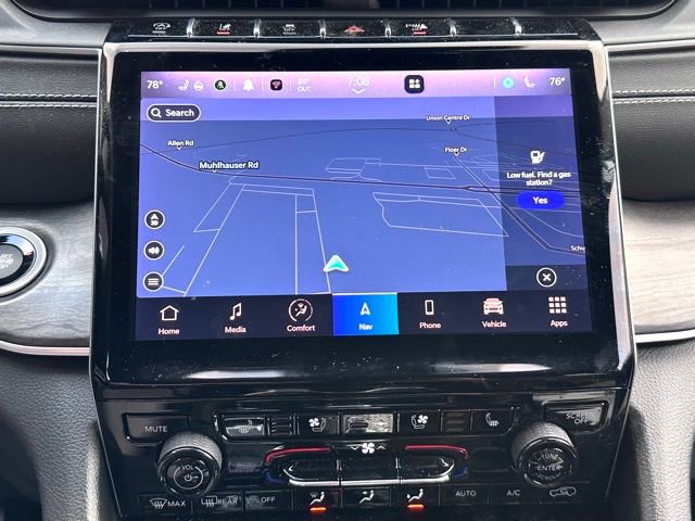 Used 2023 Jeep Grand Cherokee Limited w/ Luxury Tech Group II AWD/4WD image 14