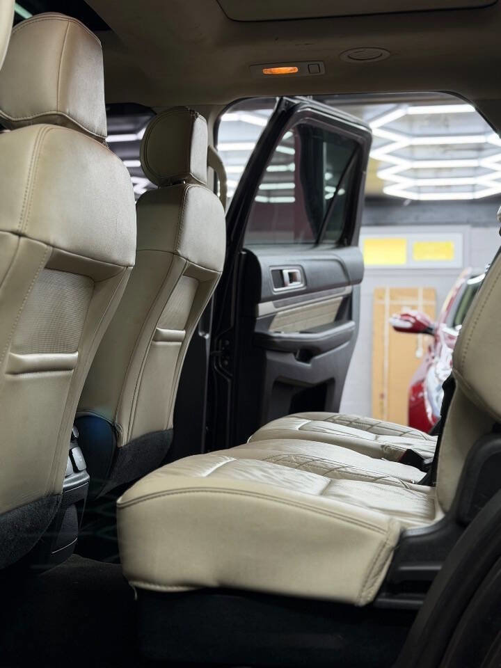Used 2016 Ford Explorer Platinum image 14
