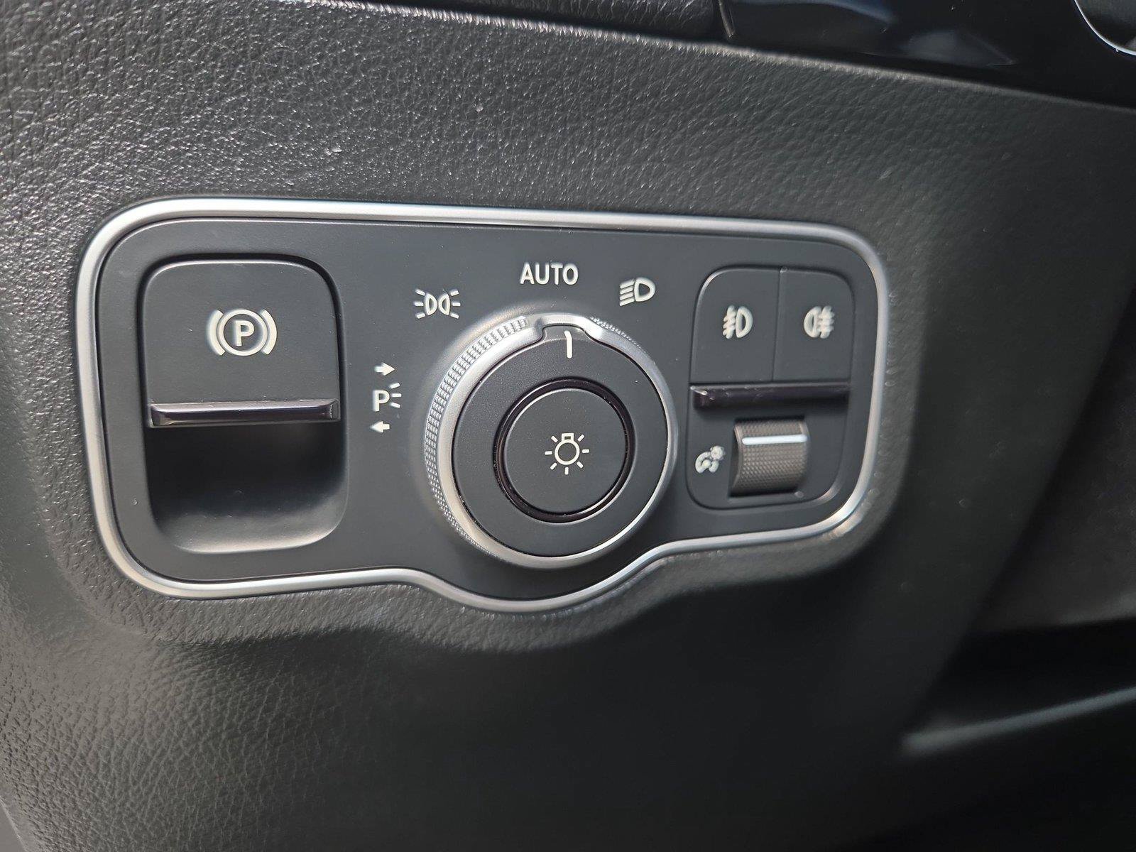 Used 2025 Mercedes-Benz GLA 250 4MATIC image 24