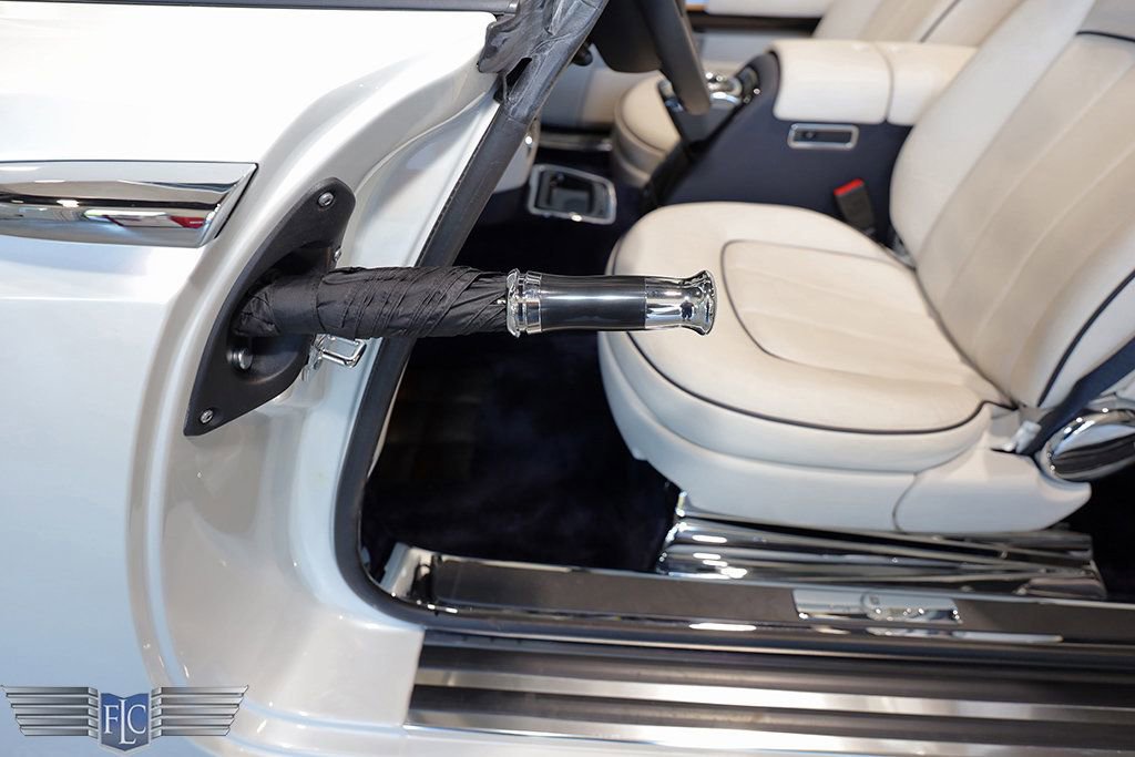 Used 2017 Rolls-Royce Phantom Drophead Coupe image 19