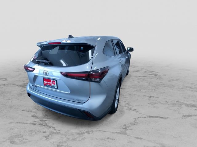 Used 2024 Toyota Highlander LE image 11