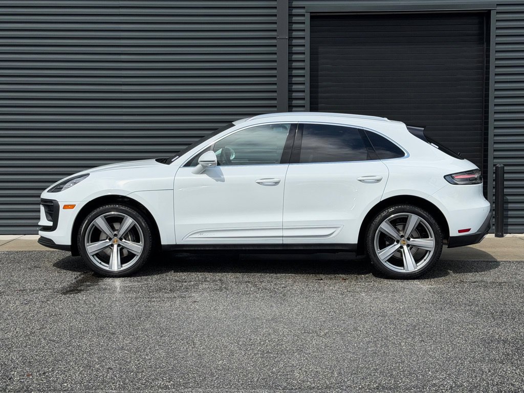 Certified 2026 Porsche Macan AWD/4WD image 2