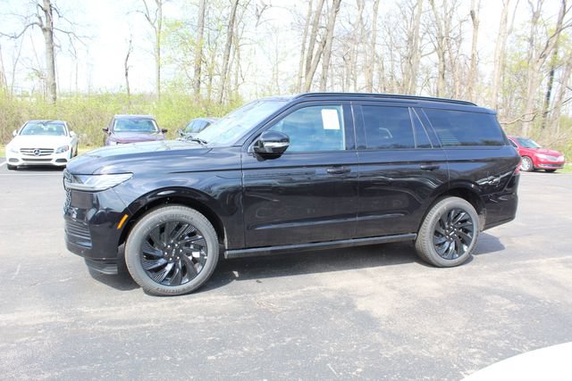 New 2026 Lincoln Navigator Reserve w/ Jet Appearance Package AWD/4WD image 6