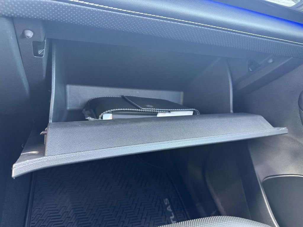 Used 2024 Volkswagen Atlas Cross Sport SEL R-Line image 32