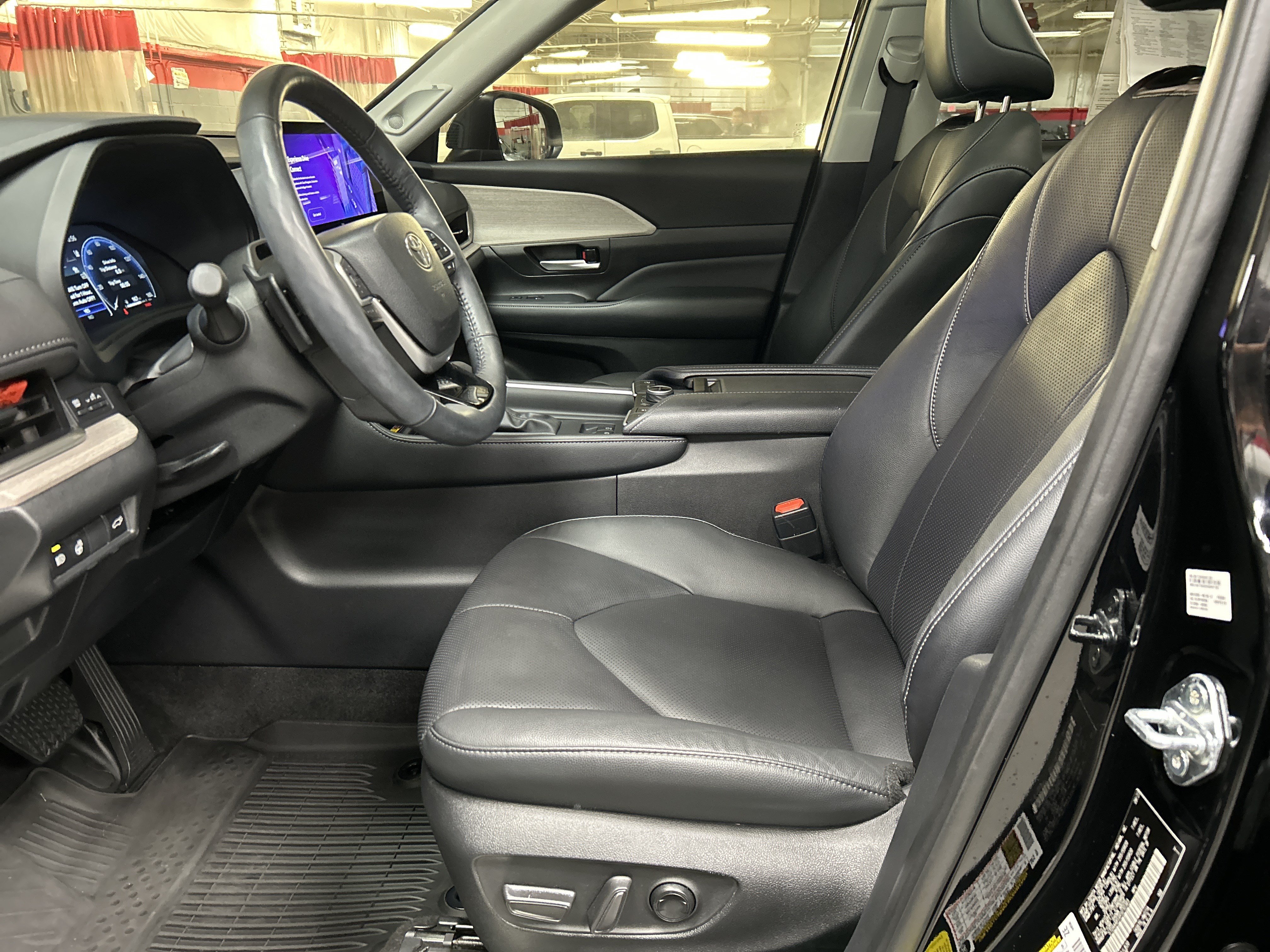 Used 2024 Toyota Grand Highlander AWD image 16
