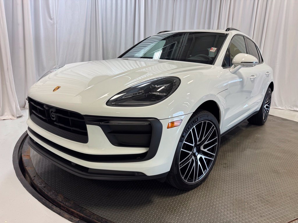 Certified 2025 Porsche Macan w/ Premium Package Plus AWD/4WD image 41