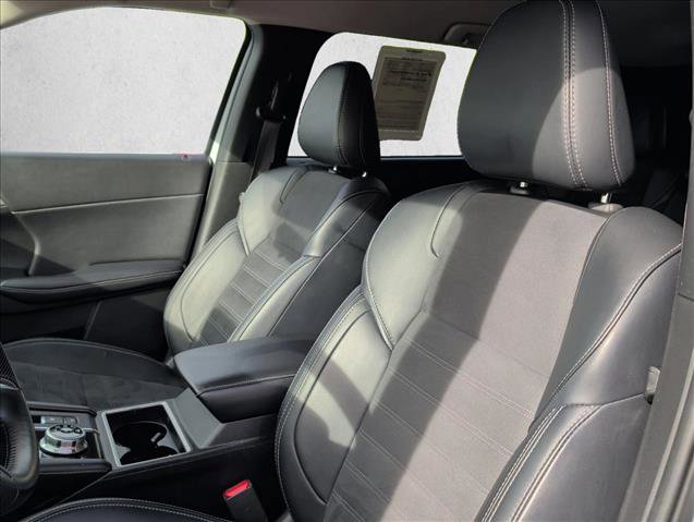 Used 2024 Mitsubishi Outlander 4WD Plug-In Hybrid image 11